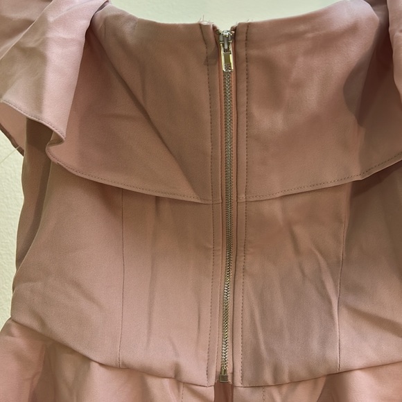 Hello Miss Tops - Picture 5 of 6